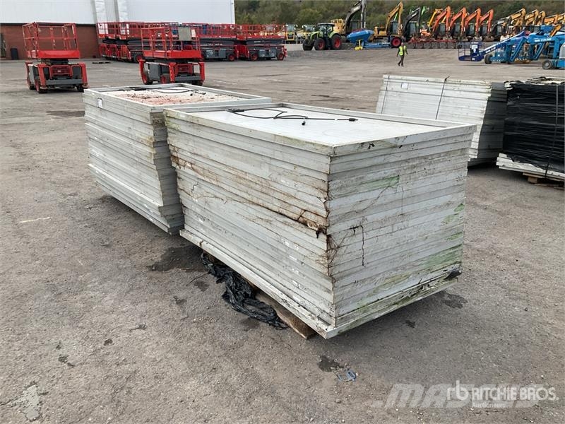  Quantity of (2) Pallets of Solar Panels مكونات أخرى