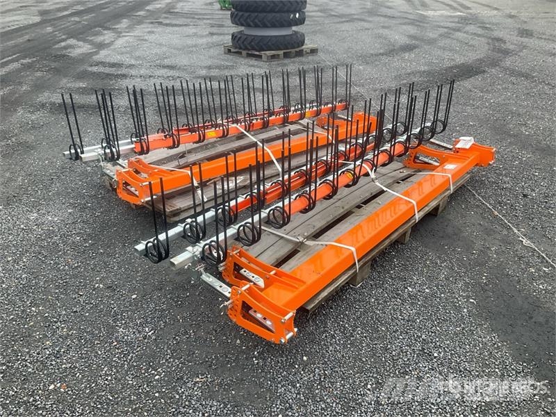 Quantity of (2) Pallets of Spring Tine Harrows Sonstige Landmaschinen