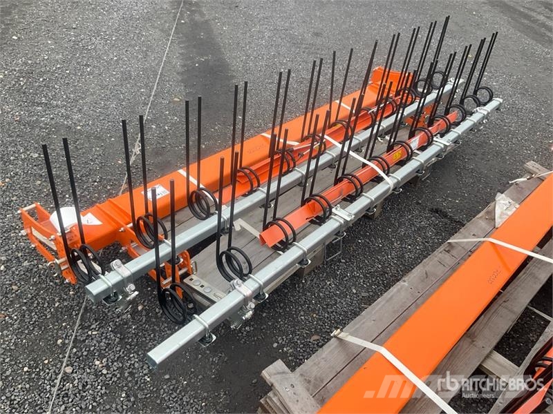 Quantity of (2) Pallets of Spring Tine Harrows Sonstige Landmaschinen