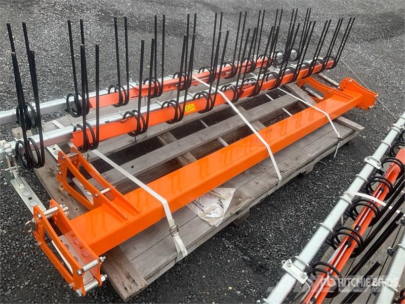 Quantity of (2) Pallets of Spring Tine Harrows Sonstige Landmaschinen