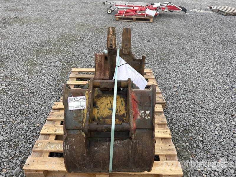  Quantity of (2) Q/C Digging Bucket دلاء