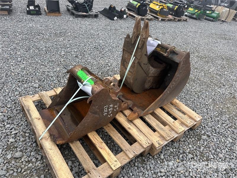  Quantity of (2) Q/C Digging Bucket دلاء