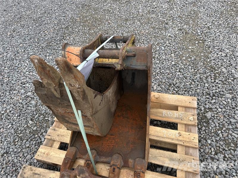  Quantity of (2) Q/C Digging Bucket دلاء