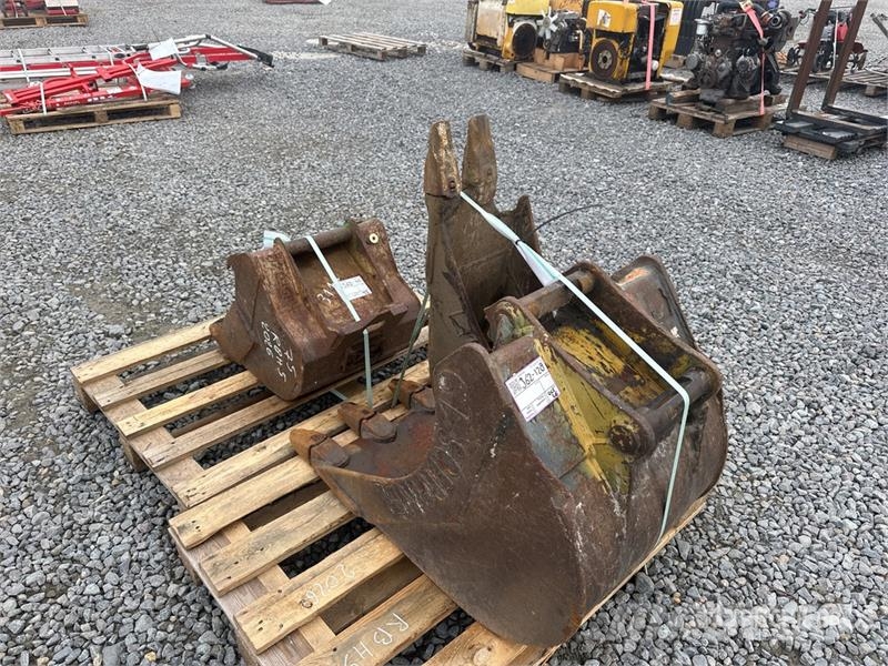  Quantity of (2) Q/C Digging Bucket دلاء