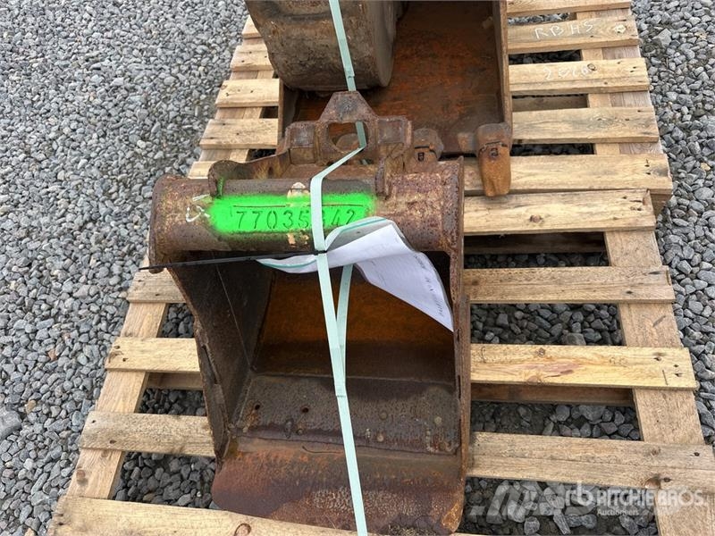  Quantity of (2) Q/C Digging Bucket دلاء