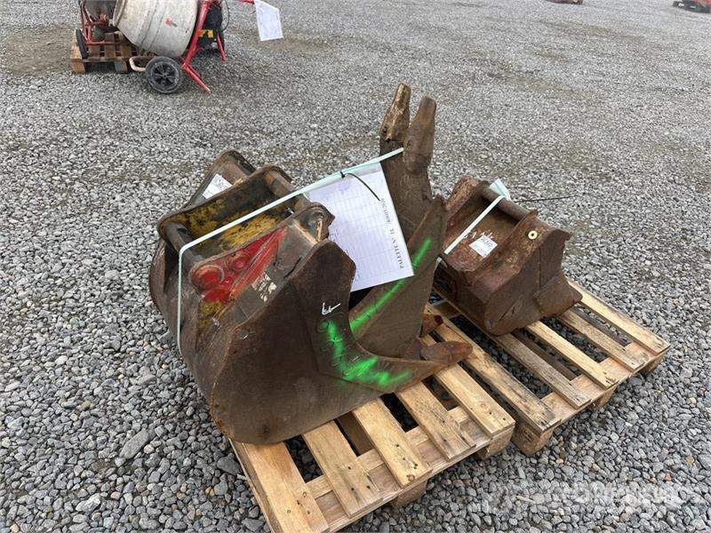  Quantity of (2) Q/C Digging Bucket دلاء