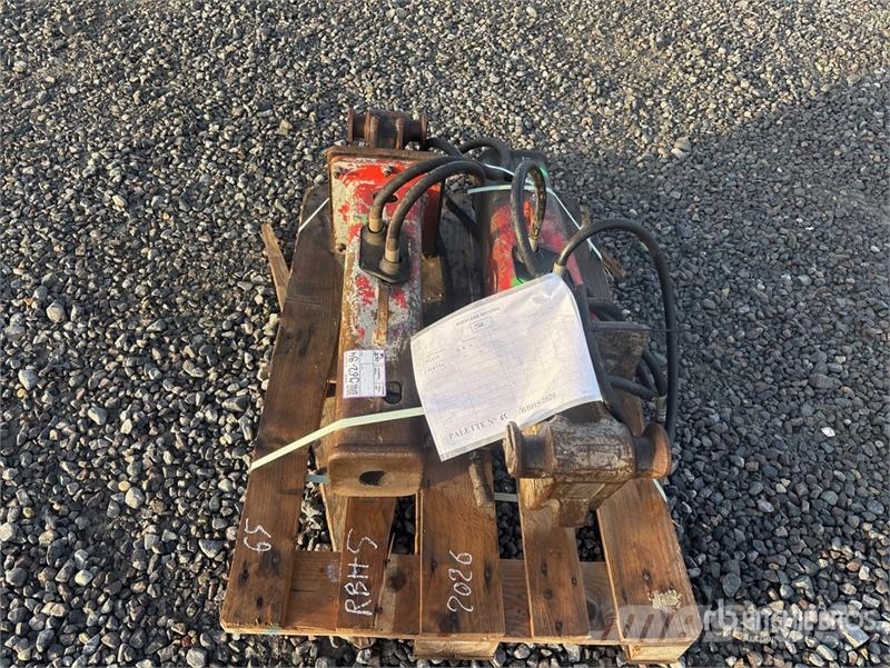  Quantity of (2) Q/C Hydraulic Breaker Hamers en brekers
