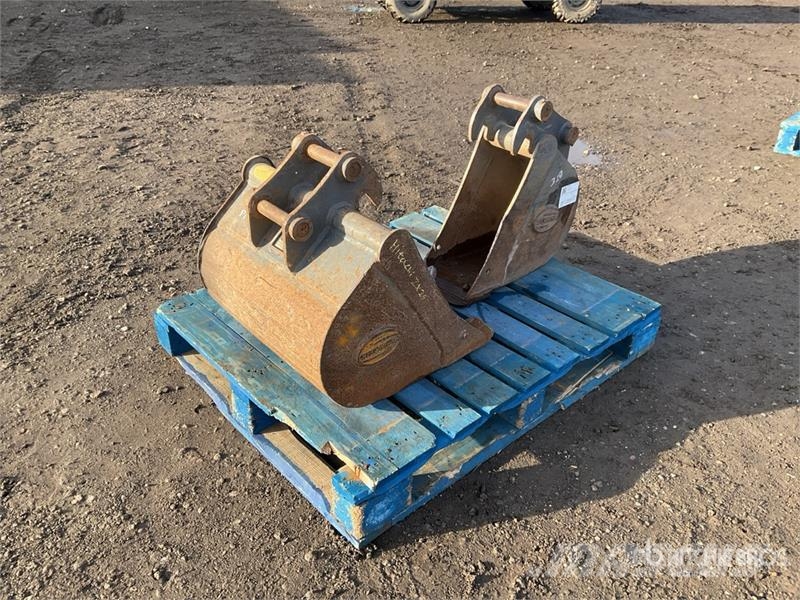  Quantity of (2) Strickland Digging 600mm 200mm Exc دلاء