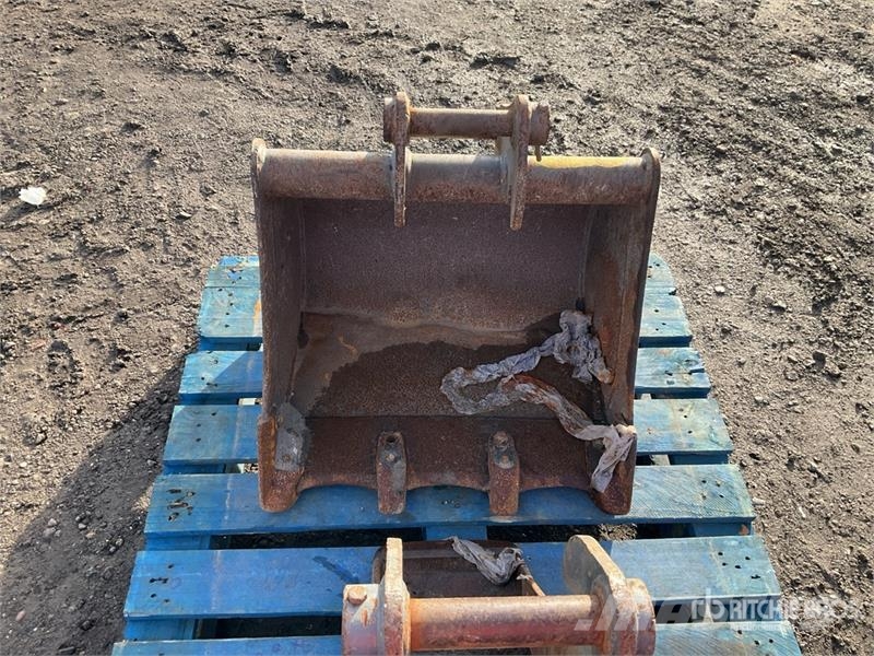  Quantity of (2) Strickland Digging 600mm 200mm Exc دلاء