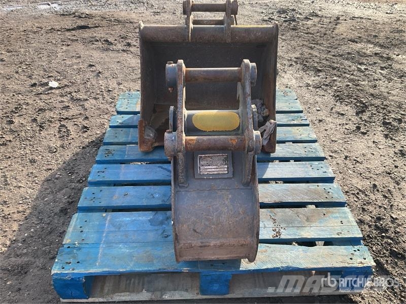  Quantity of (2) Strickland Digging 600mm 200mm Exc دلاء