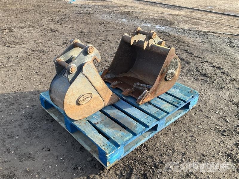  Quantity of (2) Strickland Digging 600mm 200mm Exc دلاء