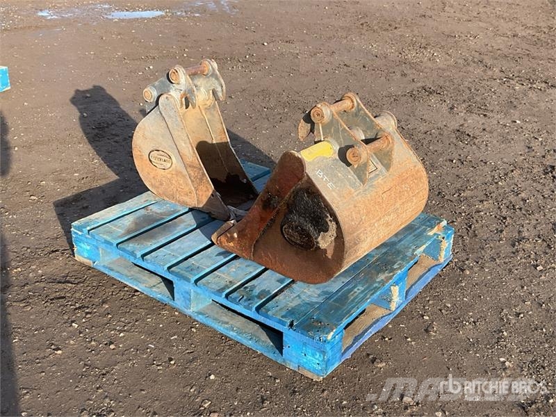  Quantity of (2) Strickland Digging 600mm 200mm Exc دلاء