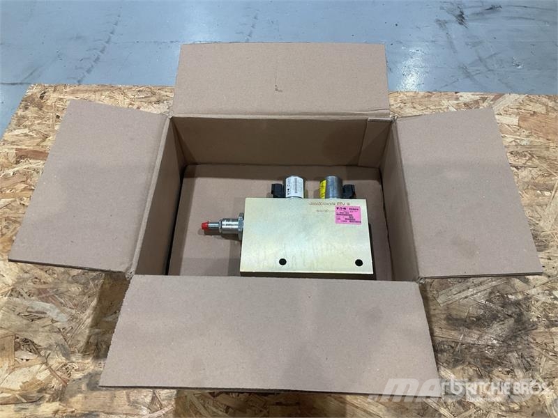  Quantity of (2) Trimble Hydraulic Counterbalance V Instruments, measuring and automation equipment