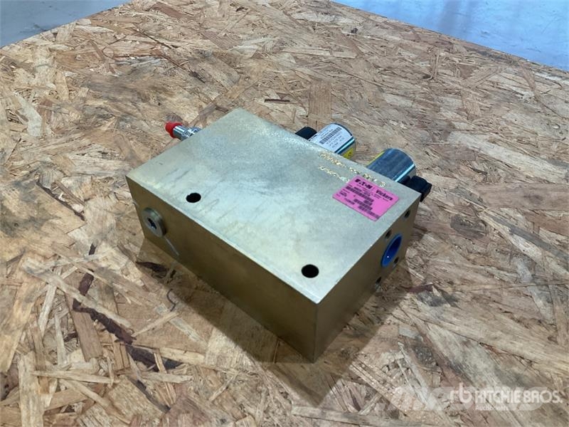  Quantity of (2) Trimble Hydraulic Counterbalance V Instruments, measuring and automation equipment