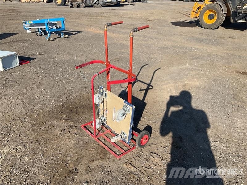 Quantity of (2) Trolley Andere Zubehörteile
