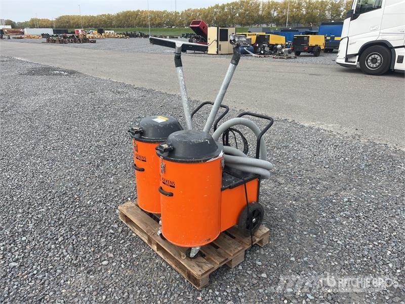 Quantity of (2) Vacuum Cleaner Vacuum cleaners