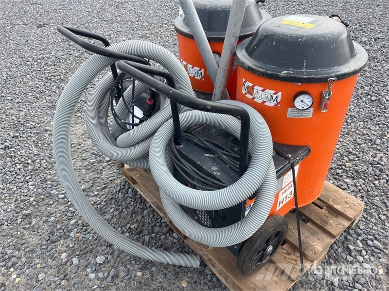 Quantity of (2) Vacuum Cleaner Vacuum cleaners