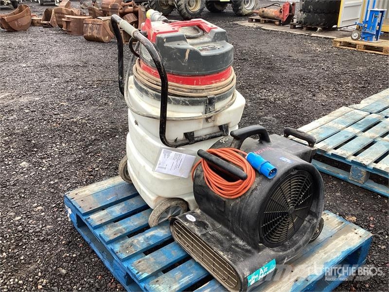  Quantity of (2) Vacuum Cleaner 業務用掃除機