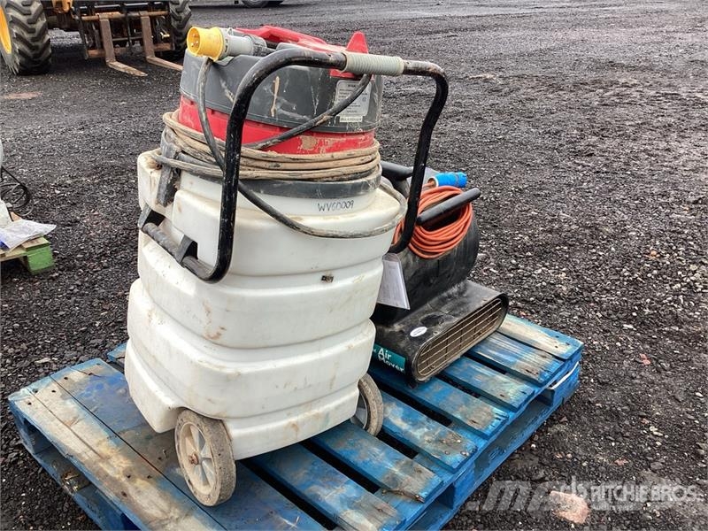  Quantity of (2) Vacuum Cleaner 業務用掃除機