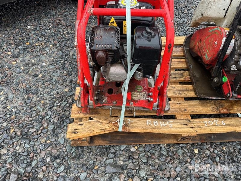  Quantity of (2) Vibratory Plate Compactor プレートコンパクター