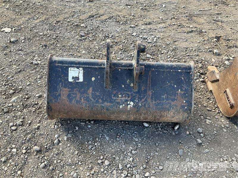 Quantity of (2) WHITES 600 mm Digging Excavator Bu Buckets