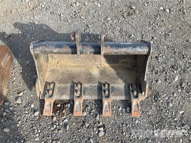 Quantity of (2) WHITES 600 mm Digging Excavator Bu Buckets