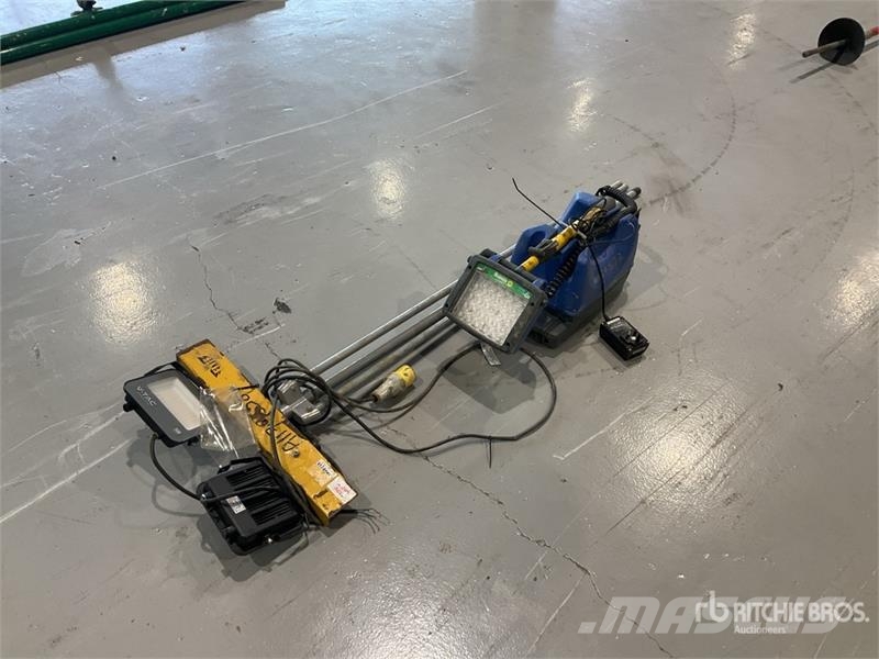  Quantity of (2) Work Lights معدات البناء - غير ذلك