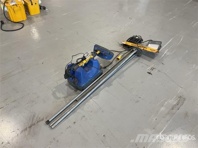  Quantity of (2) Work Lights معدات البناء - غير ذلك