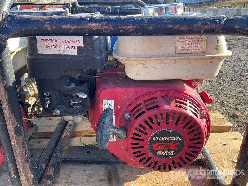 Quantity of (3) 2.7 kW Generator Set Naftové generátory