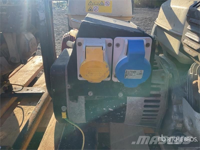 Quantity of (3) 2.7 kW Generator Set Naftové generátory