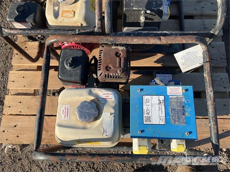 Quantity of (3) 2.7 kW Generator Set Naftové generátory