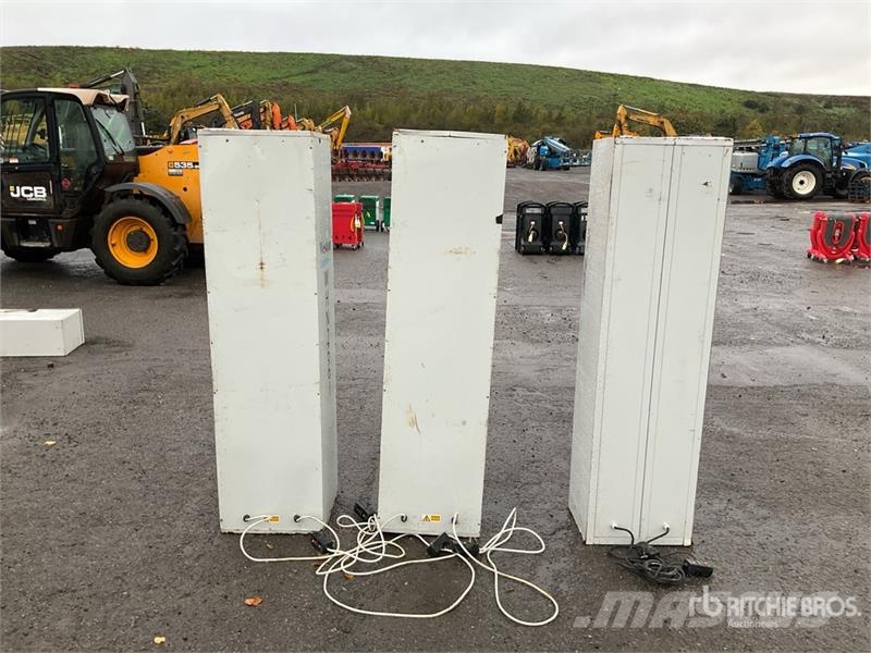 Quantity of (3) Armorgard Powerstation Tool Cabine Maszyny budowlane - Inne