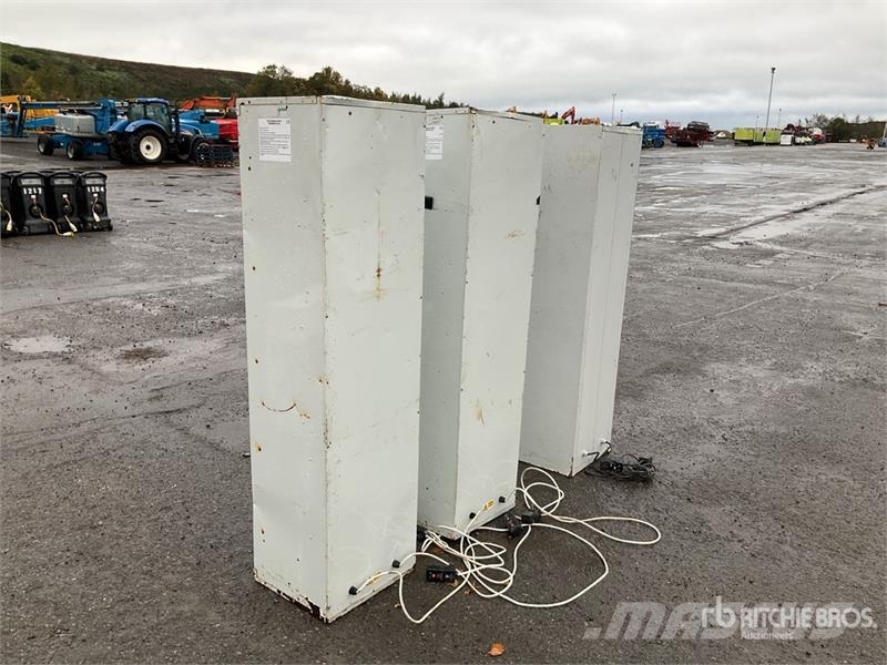 Quantity of (3) Armorgard Powerstation Tool Cabine Maszyny budowlane - Inne