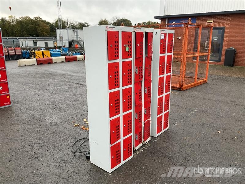 Quantity of (3) Armorgard Powerstation Tool Cabine Maszyny budowlane - Inne