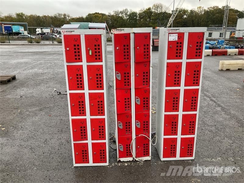 Quantity of (3) Armorgard Powerstation Tool Cabine Maszyny budowlane - Inne