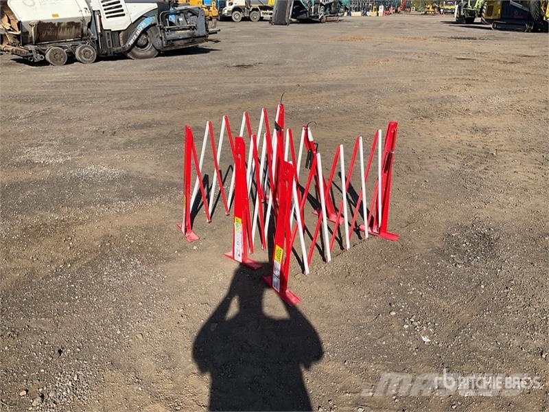 Quantity of (3) Armorgard Barricade Barrier Andere Zubehörteile
