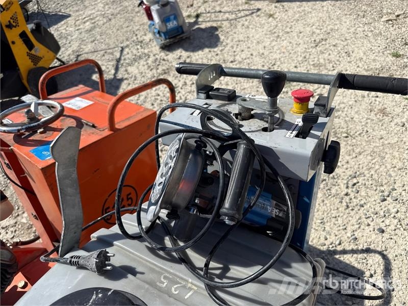 Quantity of (3) Asphalt Cutter Asfaldimasinate lisatarvikud
