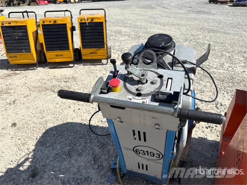 Quantity of (3) Asphalt Cutter Asfaldimasinate lisatarvikud