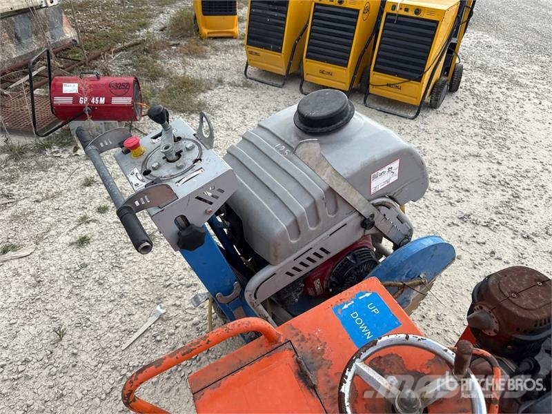 Quantity of (3) Asphalt Cutter Asfaldimasinate lisatarvikud
