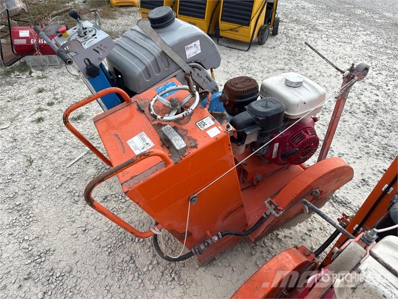 Quantity of (3) Asphalt Cutter Asfaldimasinate lisatarvikud