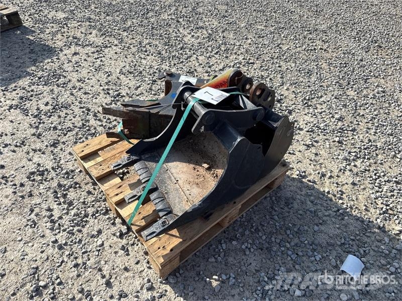 Quantity of (3) Cangini Digging Excavator Bucket دلاء