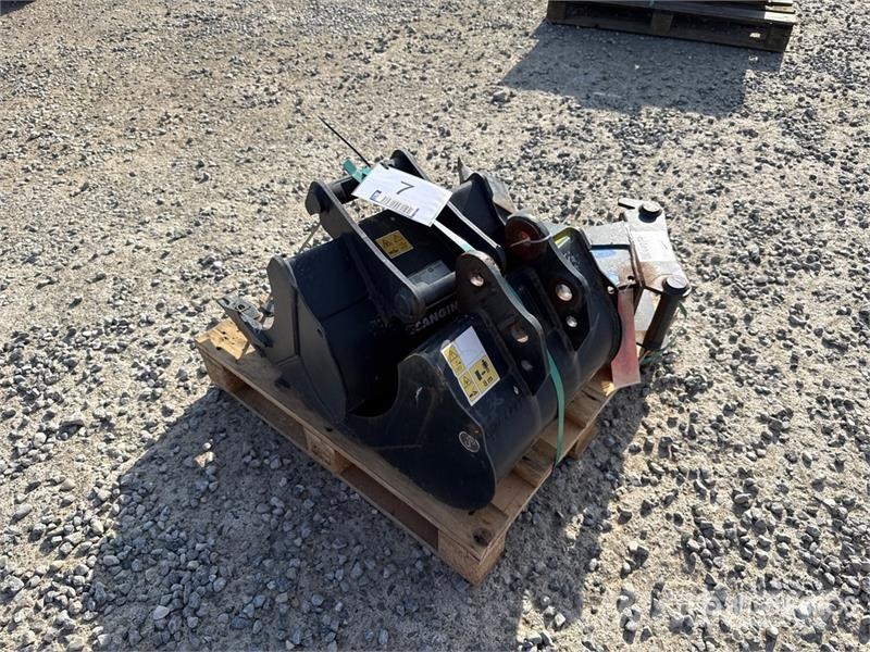 Quantity of (3) Cangini Digging Excavator Bucket دلاء