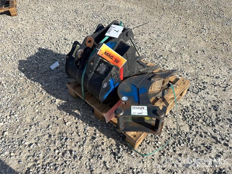 Quantity of (3) Cangini Digging Excavator Bucket دلاء