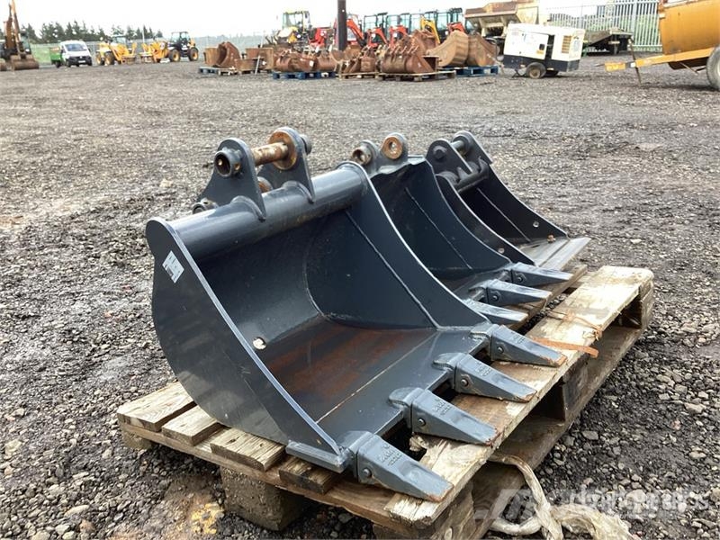  Quantity of (3) Digging Excavator Bucket Buckets