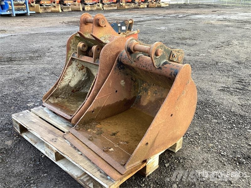  Quantity of (3) Digging Excavator Bucket バケット