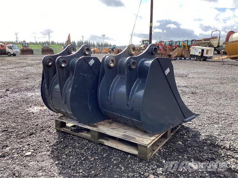  Quantity of (3) Digging Excavator Bucket Buckets