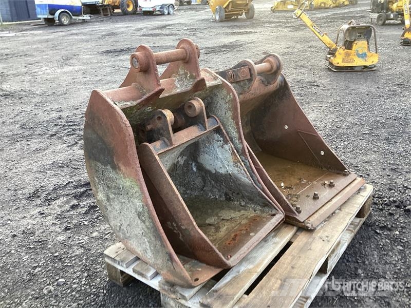  Quantity of (3) Digging Excavator Bucket バケット