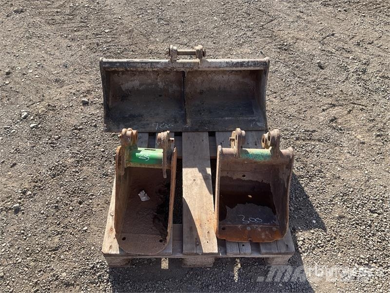 Quantity of (3) Digging 900mm,300mm,250mm Excavato Buckets