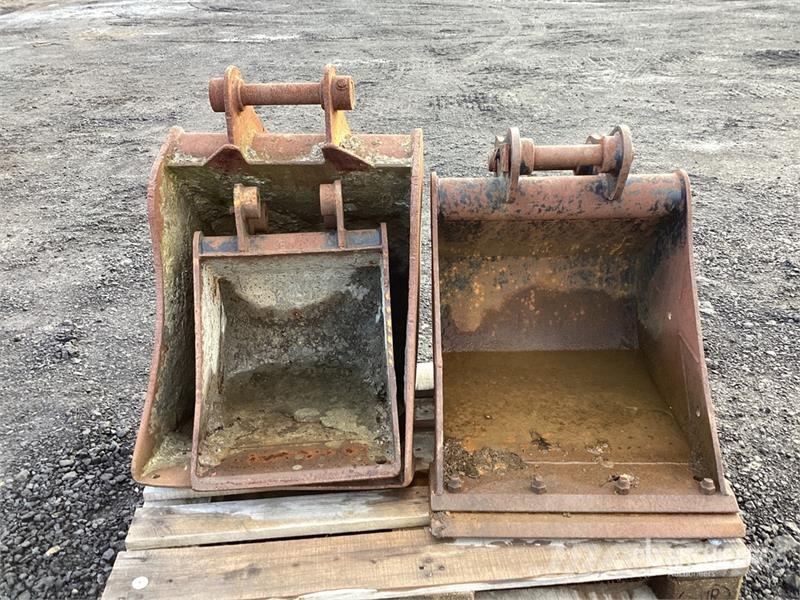  Quantity of (3) Digging Excavator Bucket バケット