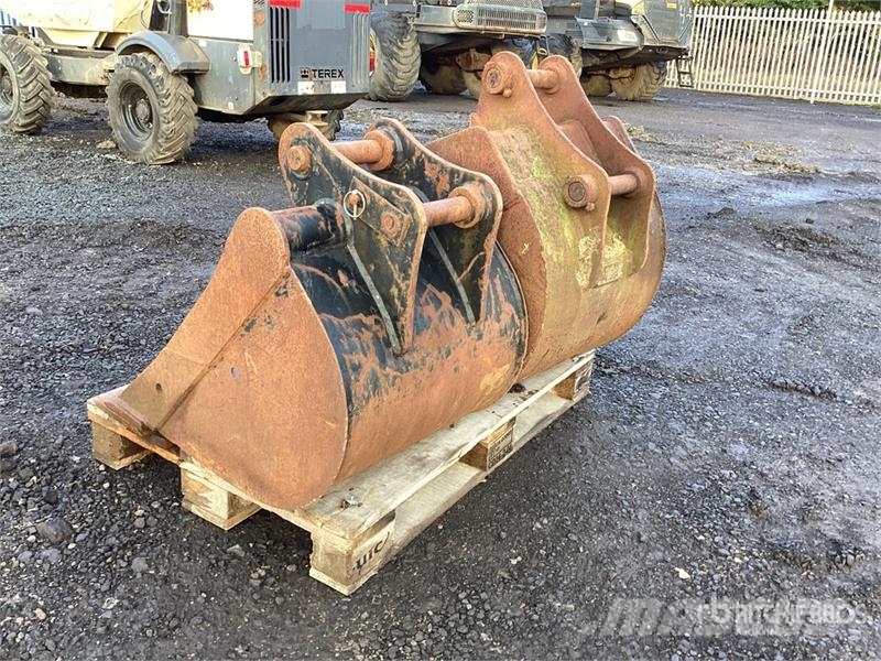  Quantity of (3) Digging Excavator Bucket バケット